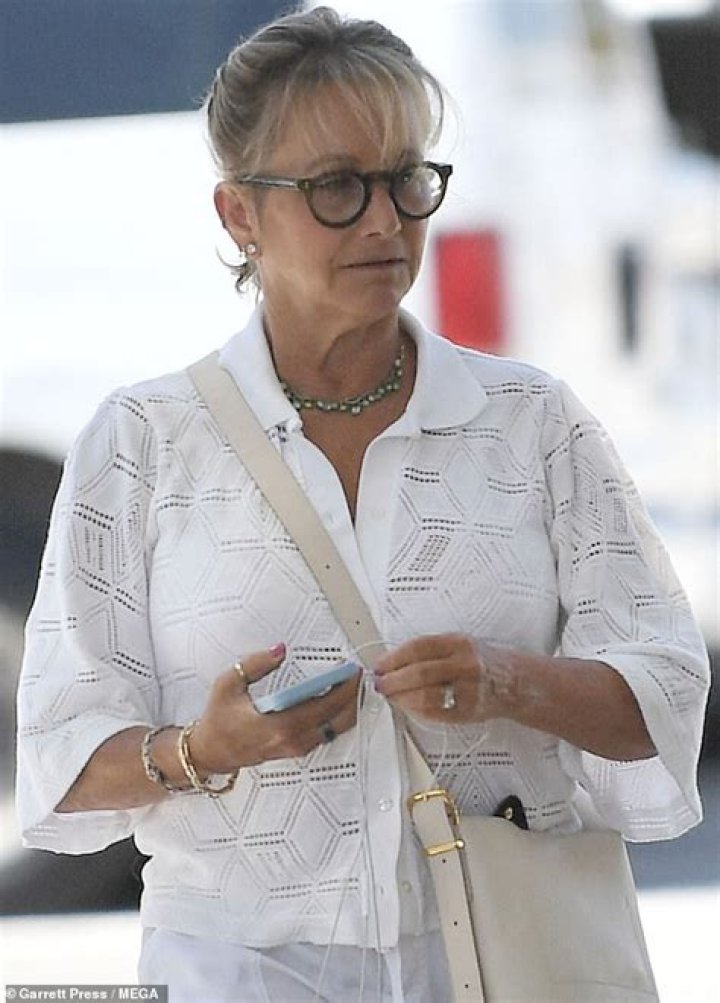 Gabrielle Carteris Height, Weight, Net Worth, Age, Birthday, Wikipedia, Who, Nationality, Biography