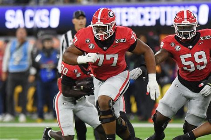 
Georgia Offensive Lineman Devin Willock, Recruiting Staffer Die in a Car Crash 