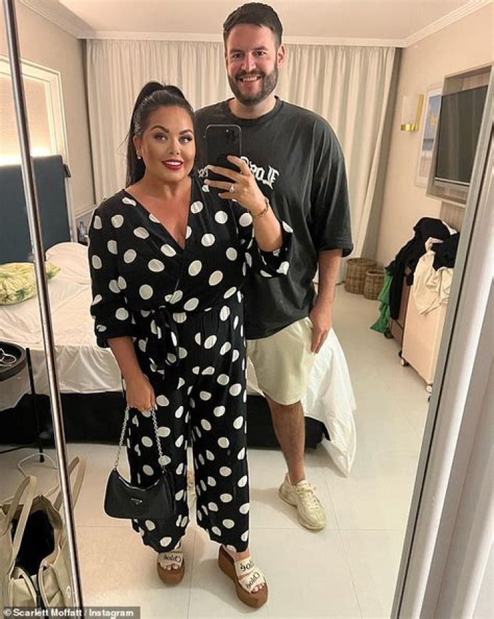 
‘Gogglebox’ Star Scarlett Moffatt Announces First Pregnancy with Boyfriend Scott Dobinson 