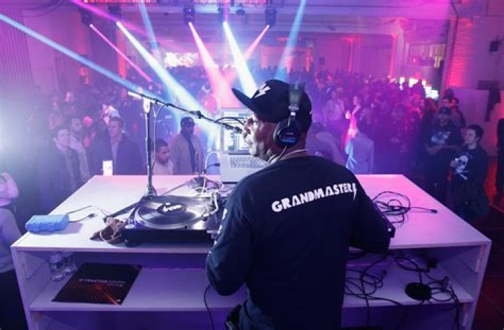 Grandmaster Flash Height, Weight, Net Worth, Age, Birthday, Wikipedia, Who, Nationality, Biography