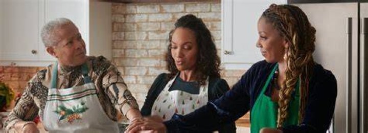 
Hallmark’s Holiday Heritage Cast Is Led By Lyndie Greenwood As it Brings Back Family Love 