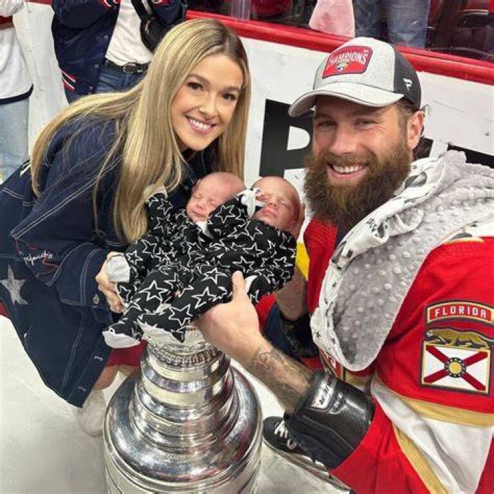 
Hockey Player Jonah Gadjovich Wife Allison Gadjovic Savours Every Wedding Moments 