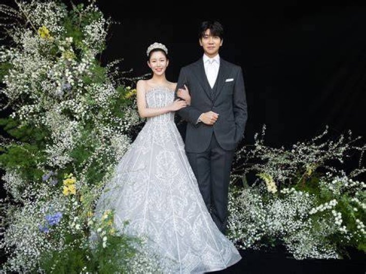 
“I need a rapper” – Lee Seung-gi proposes Lee Min-ho sing a duet with him at the former’s wedding to Lee Da-in 