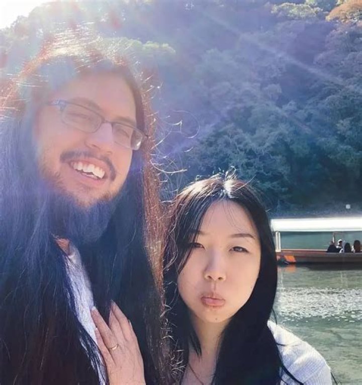 
Imaqtpie married his girlfriend Lisha Wei. Her Wiki Bio, age, wedding 
