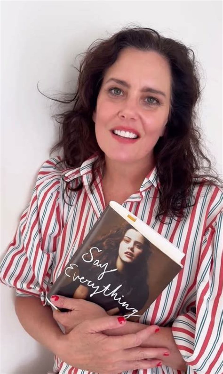 
Ione Skye Lee Height, Weight, Net Worth, Age, Birthday, Wikipedia, Who, Nationality, Biography 