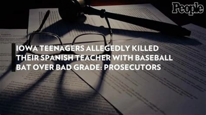 
Iowa Teenagers Allegedly Killed Their Spanish Teacher with Baseball Bat Over Bad Grade: Prosecutors 