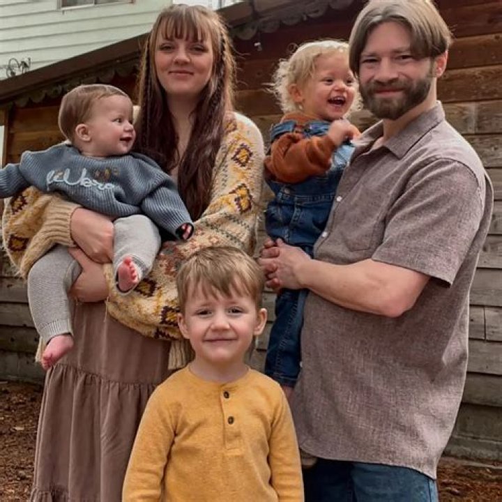 
Is Bear Brown Still Married? Alaskan Bush Peoples Bear Brown, Wife, Net Worth, Age, Bio, Family, Real Name 