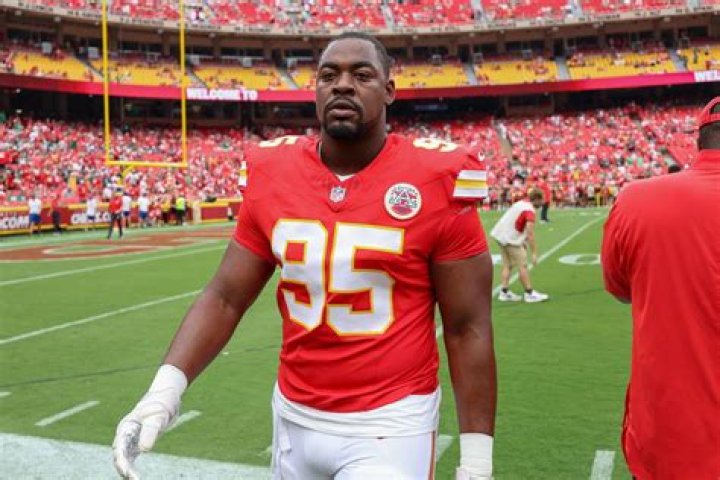 
Is Chris Jones Gay? Age, Height, Net Worth 
