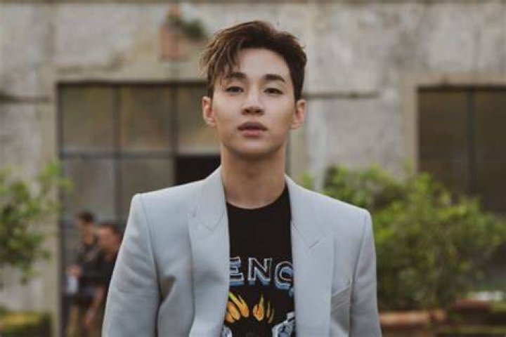 Is Henry Lau Married to Wife? Or Dating a Girlfriend?