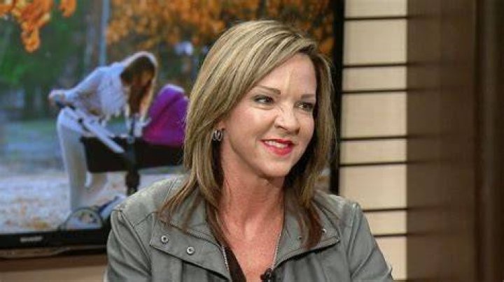 
Is Jennifer Eivaz Married? Her Bio, Age, Books, Height and Net worth 