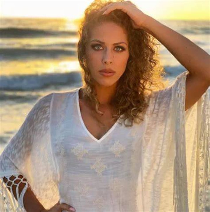 
Is Jillisa Lynn Married? Her Bio, Age, Music, Net worth and Height 
