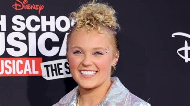 
Is JoJo Siwa Pregnant? TikTok Rumors Debunked 