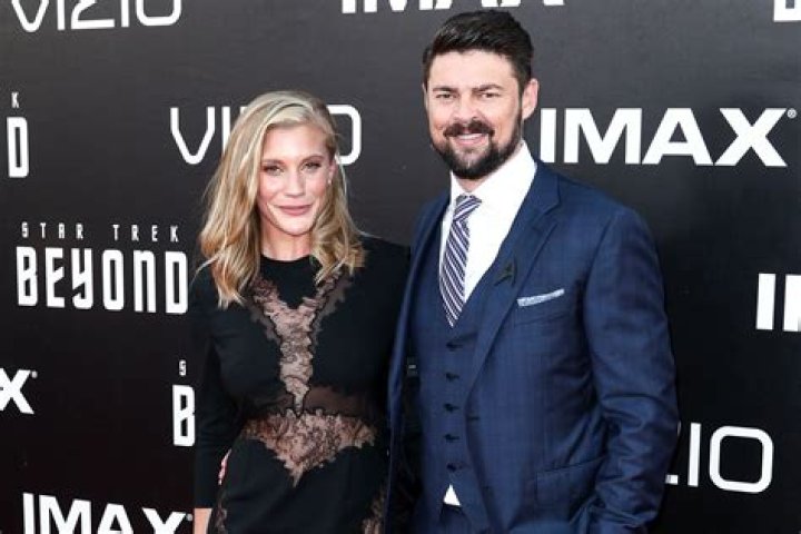 Is Karl Urban Married to Wife? Or Dating a Girlfriend?