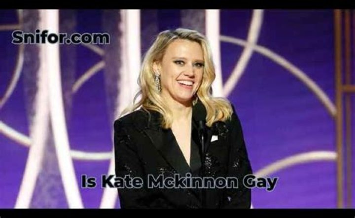 
Is Kate Mckinnon Gay? With Whom She is in Relationship? 
