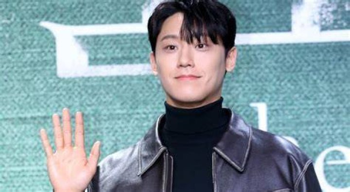 
“Is Lee Do-hyun actually enlisting”: Fans react as the actor’s agency responds to military enlistment reports 