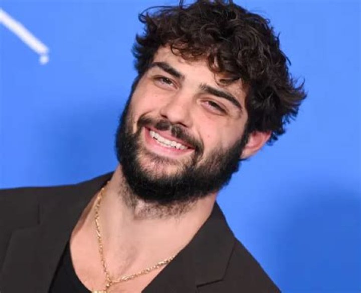 Is Noah Centineo Gay? Age, Height, Net Worth