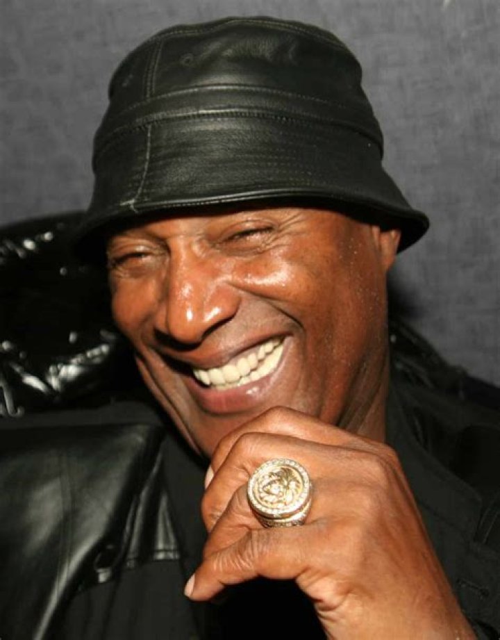 
Is Paul Mooney Married to wife? Or Dating a Girlfriend? Dating History. 