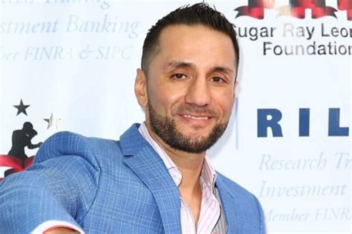 
Is Sergio Mora Married to Wife? Or Dating Girlfriend? Kids 