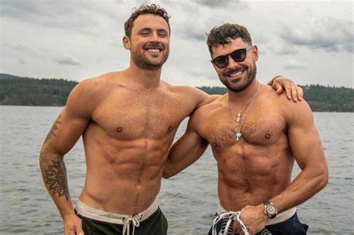 Is Zach Holmes Gay? Age, Height, Net Worth