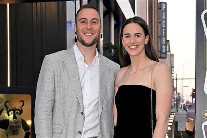 Is Zion Clark Married to Wife? Or Dating a Girlfriend?