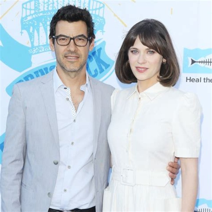
Is Zooey Deschanel Re-Married After Divorce With Husband Jacob Pechenik? 