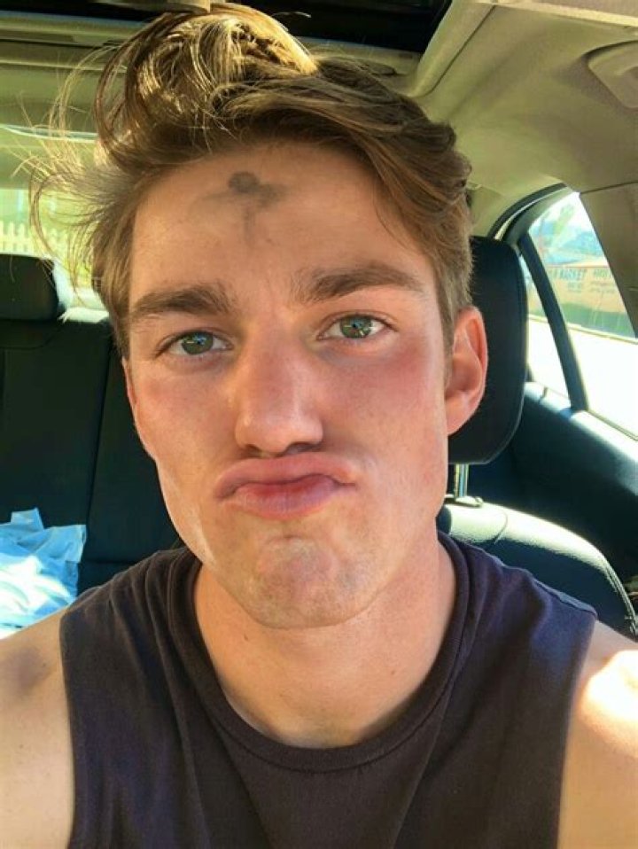 
Jake Warden Height, Weight, Net Worth, Age, Birthday, Wikipedia, Who, Nationality, Biography 