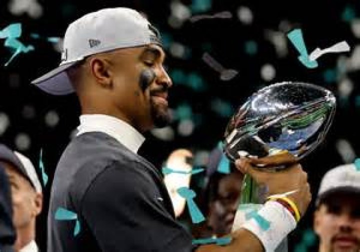
Jalen Hurts Dad Averion Hurts Was His Coach Growing Up, Prodigal Son Returns Home On Thursday Night Football 