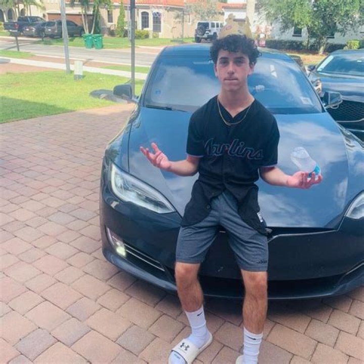 Jason Drucker Height, Weight, Net Worth, Age, Birthday, Wikipedia, Who, Instagram, Biography