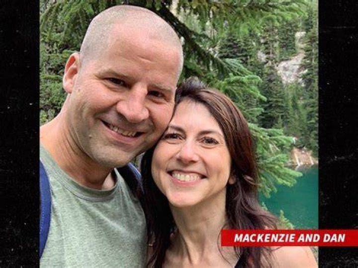 
Jeff Bezos’ Ex-Wife MacKenzie Scott Files To Divorce Second Husband Dan Jewett 