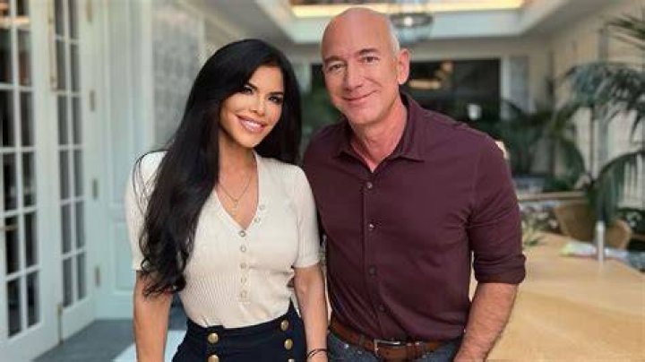 
Jeff Bezos, in Joint Interview with Lauren Sánchez, Says He’ll Give Away Most of His $124 Billion Fortune 