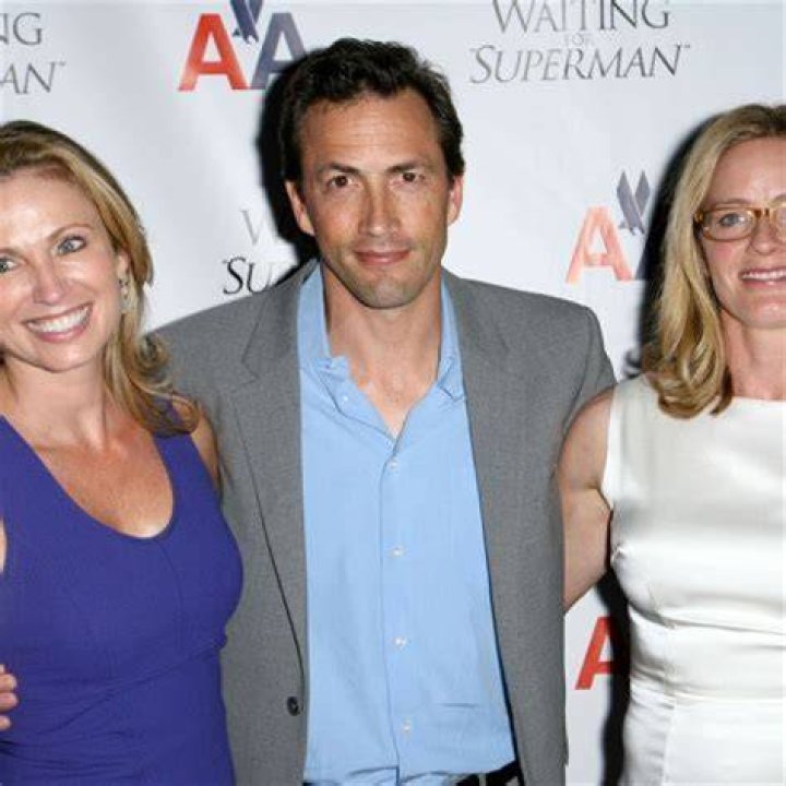 
Jennifer Vogel Height, Weight, Net Worth, Age, Birthday, Wikipedia, Who, Nationality, Biography 