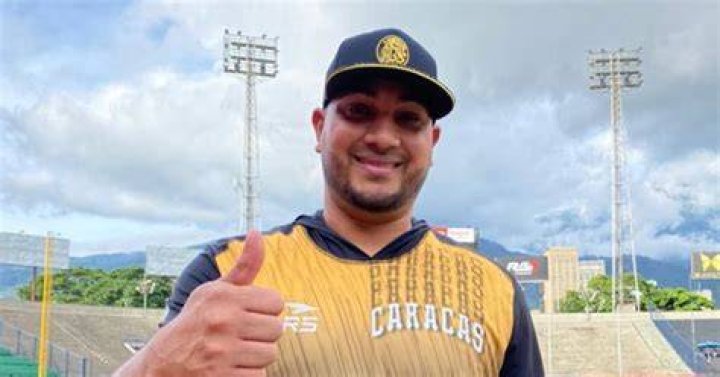 
Jhoulys Chacín Height, Weight, Net Worth, Age, Birthday, Wikipedia, Who, Nationality, Biography 
