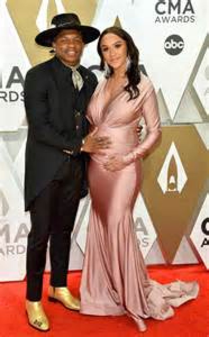 
Jimmie Allen and Alexis Gale’s Relationship Timeline 