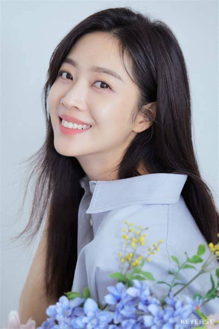 Jo Yoo-Jung Height, Weight, Net Worth, Age, Birthday, Wikipedia, Who, Instagram, Biography