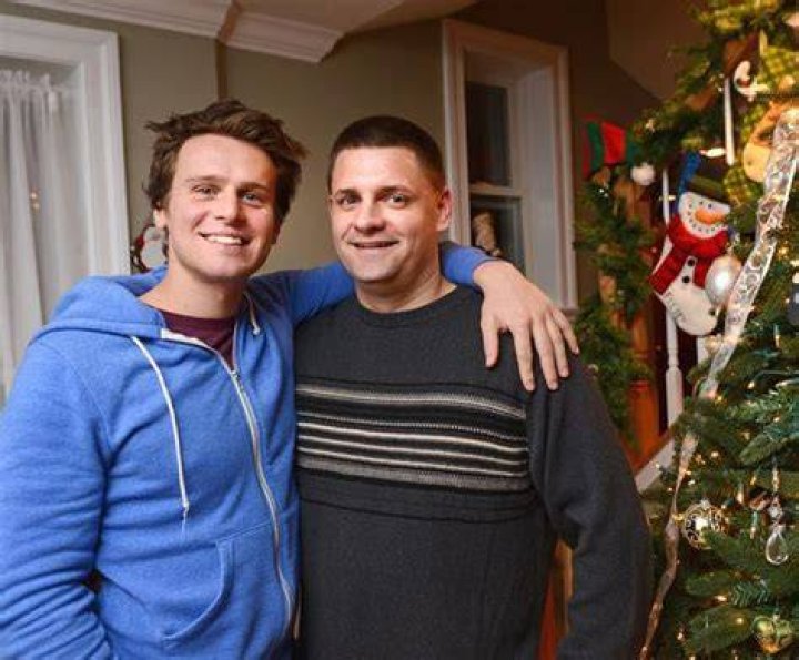 
Jonathan Groff Brother David Groff And Family Life 