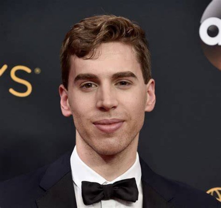 Jordan Gavaris Height, Weight, Net Worth, Age, Birthday, Wikipedia, Who, Nationality, Biography