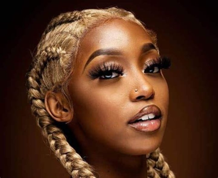 
Kamo Mphela Height, Weight, Net Worth, Age, Birthday, Wikipedia, Who, Nationality, Biography 