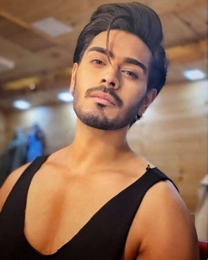 
Karan Sehmbi Height, Weight, Net Worth, Age, Birthday, Wikipedia, Who, Nationality, Biography 