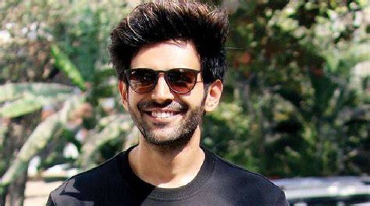 
Kartik Aaryan Relives First Five Years Of His Life, Visits Grandmother’s Home 