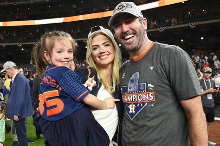 
Kate Upton and Justin Verlander Give First Look at Daughter’s Face While Celebrating World Series Win 