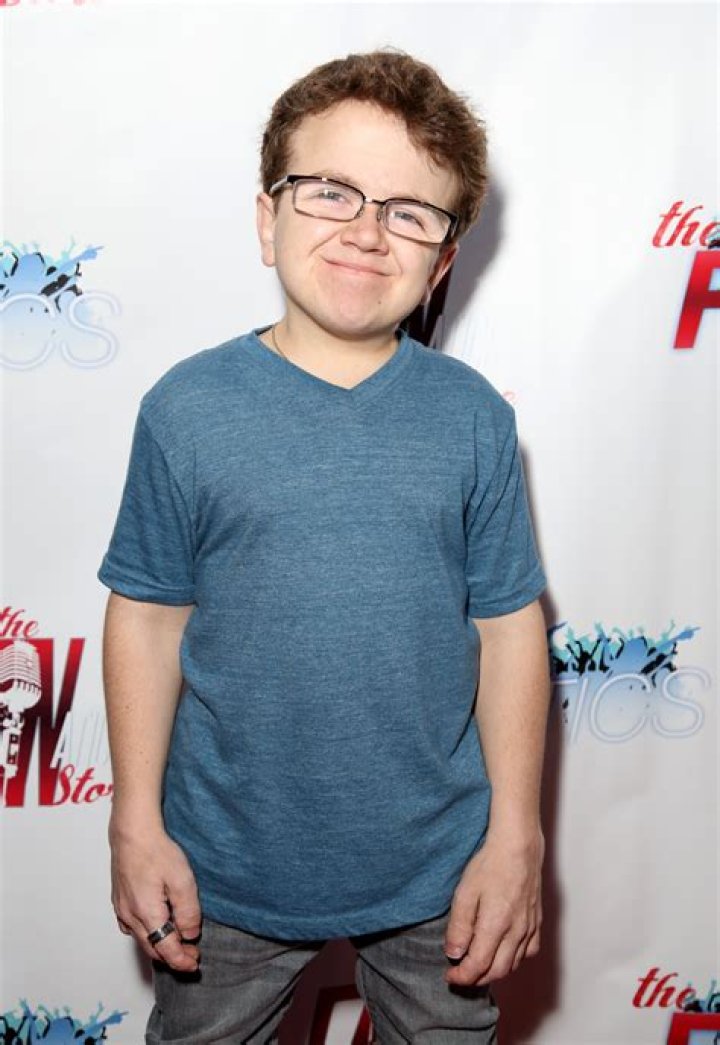 
Keenan Cosgrove Height, Weight, Net Worth, Age, Birthday, Wikipedia, Who, Nationality, Biography 
