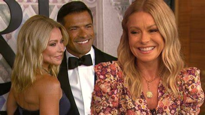 
Kelly Ripa Gets Candid About Social Anxiety And Depression Struggles In New Book 