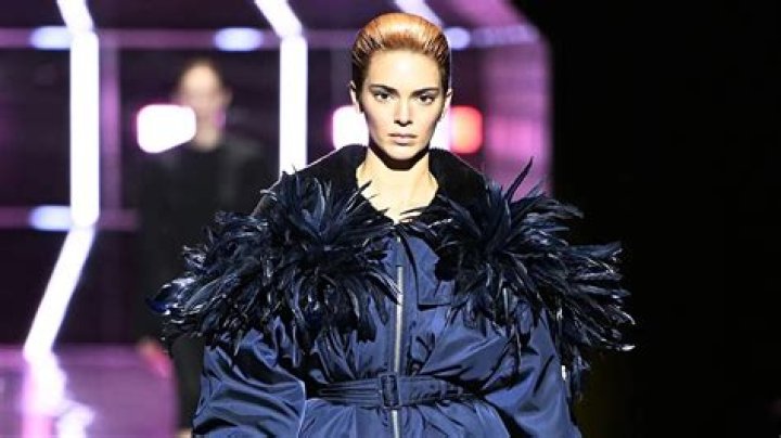 
Kendall Jenner Feels ‘Uncomfortable’ When Her Family Cheers at Her Fashion Shows: ‘Makes Me Cringe’ 