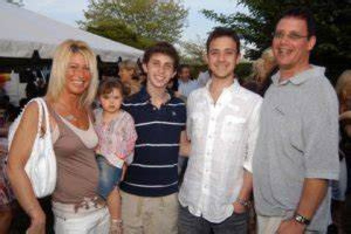 Kenny Meiselas is Married to Wife: Beth Katz Meiselas. Kids.