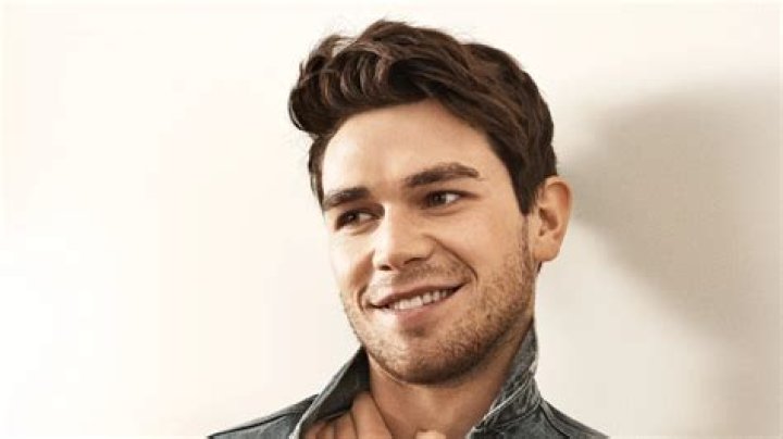 KJ Apa Height, Age, Girlfriend, Biography, Wiki, Net Worth