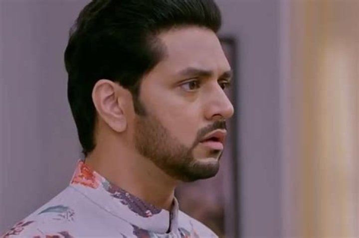 
Kundali Bhagya 9th September 2022 Written Update: Arjun ties Preeta’s blouse knot 