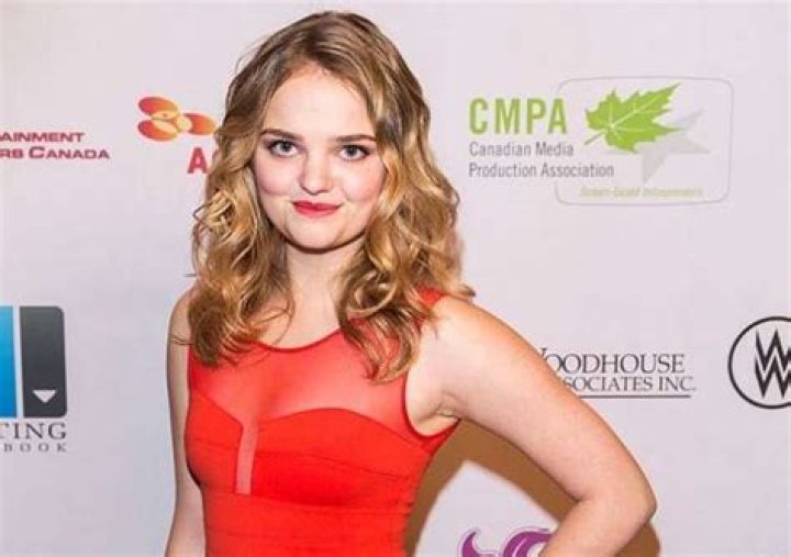 Laine MacNeil Height, Weight, Net Worth, Age, Birthday, Wikipedia, Who, Instagram, Biography