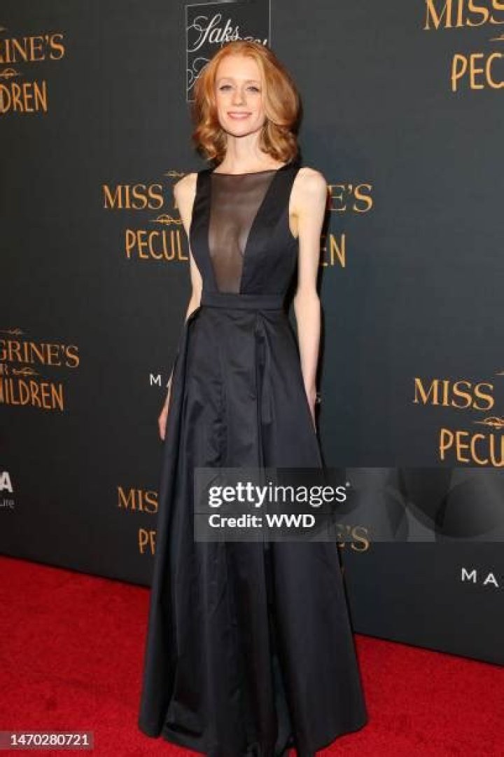 Lauren McCrostie Height, Weight, Net Worth, Age, Birthday, Wikipedia, Who, Instagram, Biography