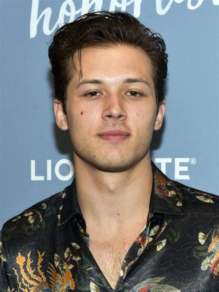 
Leo Howard Height, Weight, Net Worth, Age, Birthday, Wikipedia, Who, Nationality, Biography 