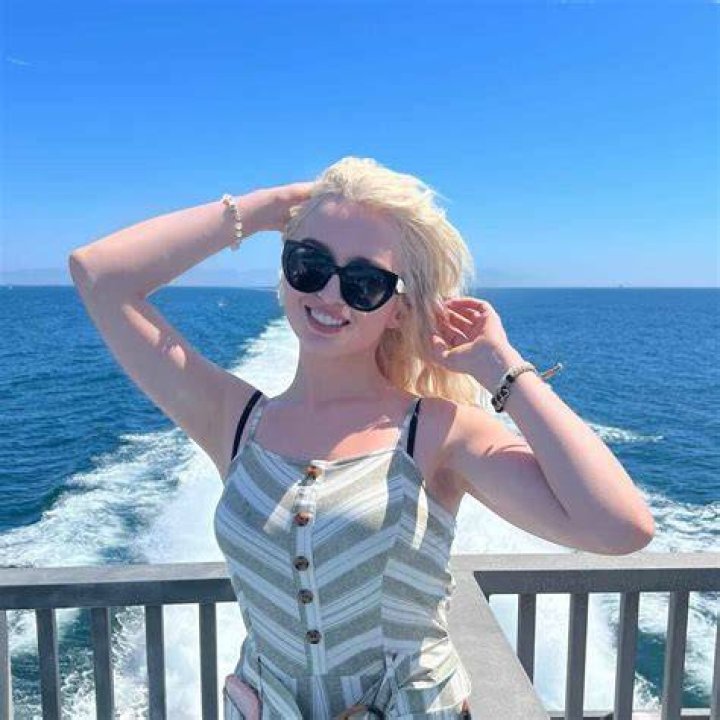 Lexi Lore Height, Weight, Net Worth, Age, Birthday, Wikipedia, Who, Instagram, Biography
